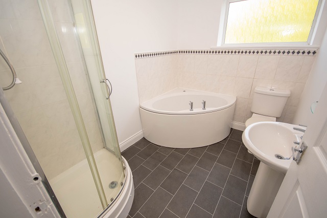 Bathroom 1676041833 1951.jpg